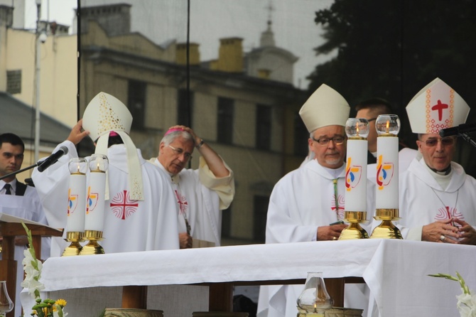 Msza św. na Starym Rynku w Łowiczu