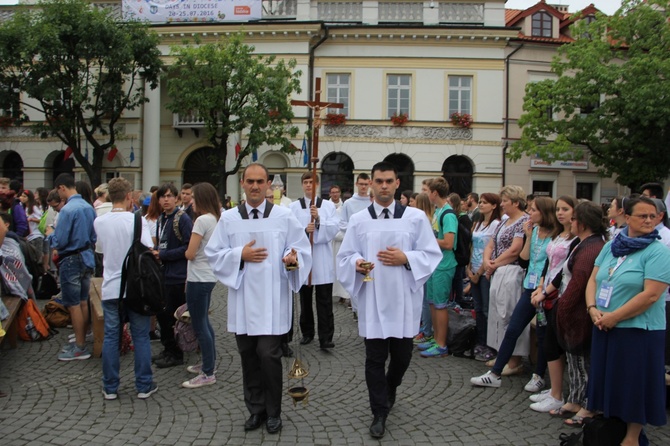 Msza św. na Starym Rynku w Łowiczu