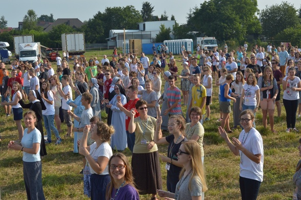 Poranna zaprawa w formie śpiewów i tańców