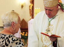 ◄	Bp Piotr Greger udzielił w Polance sakramentu namaszczenia chorych.