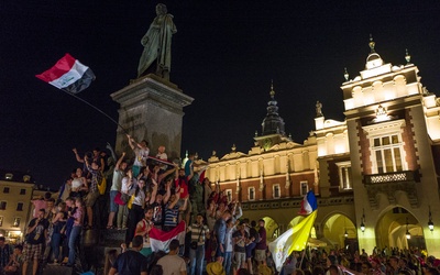 Kraków: Śpiewy i tańce na ulicach