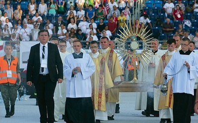 Adoracja Najświętszego Sakramentu  dla wielu była punktem kulminacyjnym wydarzenia na Arenie Lublin.