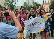 ▼	Jaka była najcenniejsza pamiątka na drogę dla pielgrzymów? Flaga miasta, którego ludzie ich pokochali.