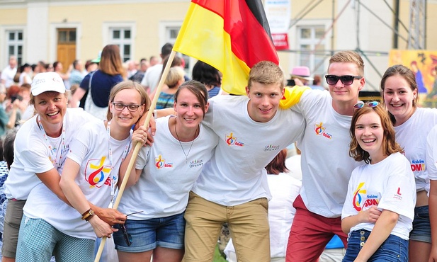 Na pożegnanie Ania Dąbrowska, Niemcy i pawie