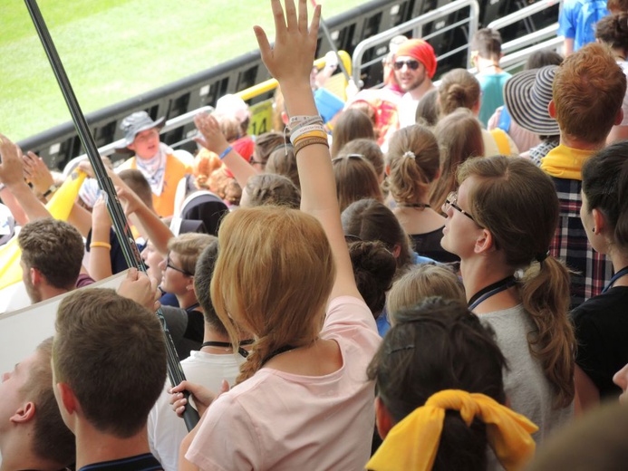 Katecheza z bp. Rysiem na stadionie "Cracovii"