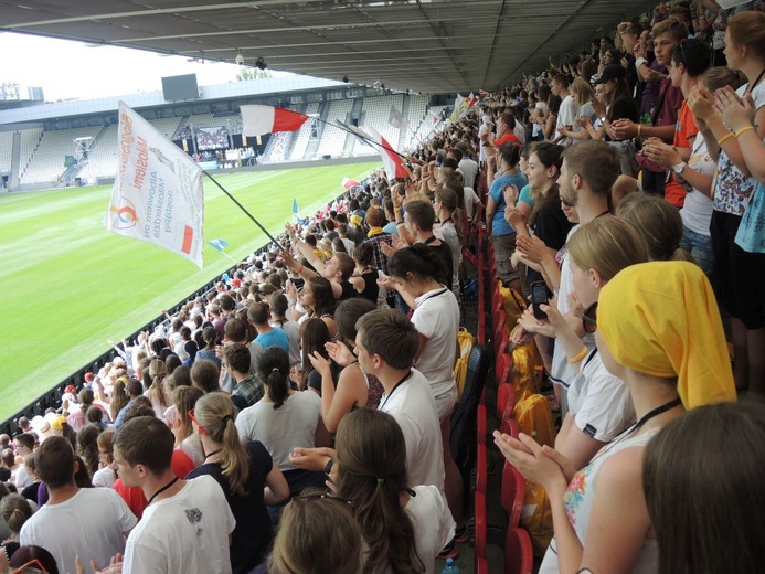 Katecheza z bp. Rysiem na stadionie "Cracovii"