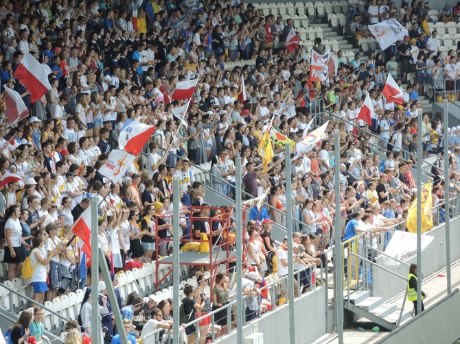 Katecheza z bp. Rysiem na stadionie "Cracovii"