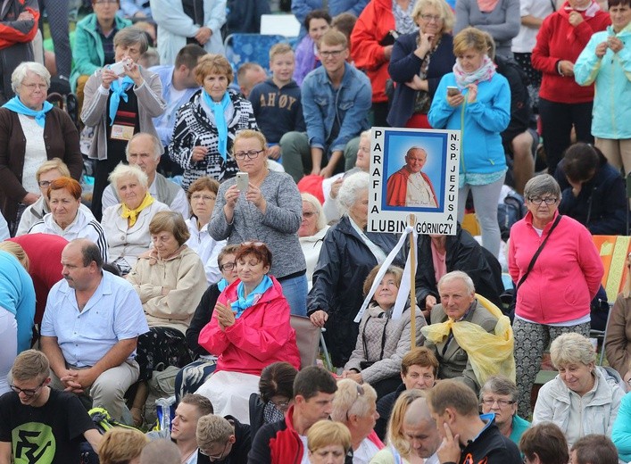 Starsi, ale też rozmodleni