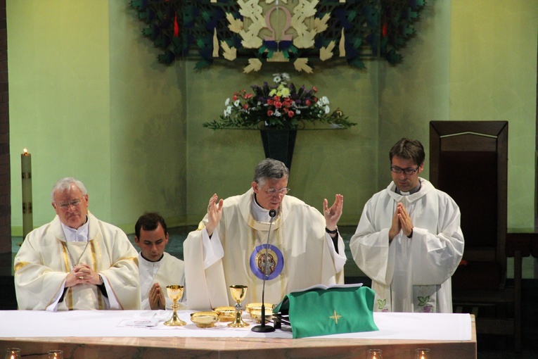 Msza św. pod przewodnictwem patriarchy Wenecji, abp. F. Moraglii.