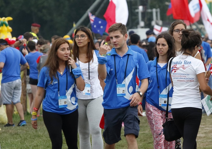 Młodzi zmierzają na Błonia na spotkanie z papieżem