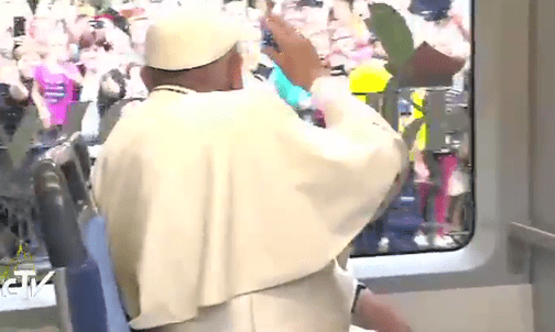 Papież w drodze na Błonia