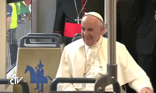 Papież w drodze na Błonia