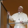 Papież znów w oknie: podpowiem wam trzy słowa