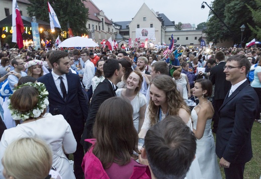 Drugi wieczór pod papieskim oknem