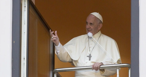 Drugi wieczór pod papieskim oknem