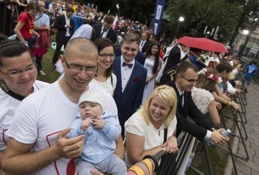 Drugi wieczór pod papieskim oknem