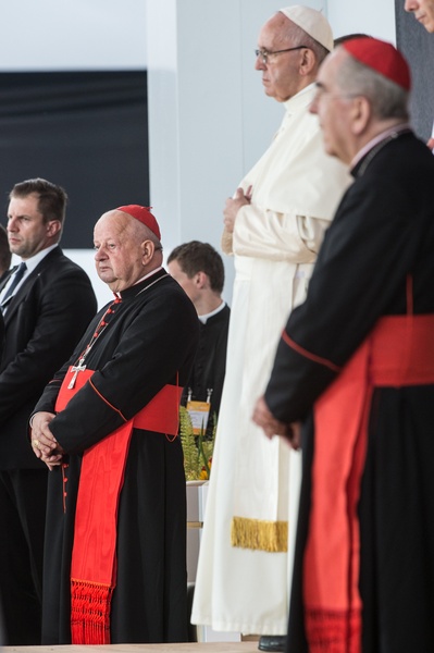 Ze świętymi i Franciszkiem na Błoniach