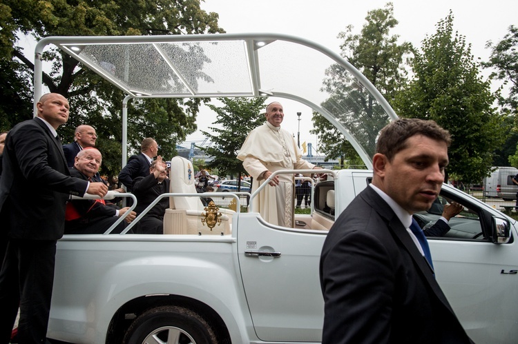 Ze świętymi i Franciszkiem na Błoniach