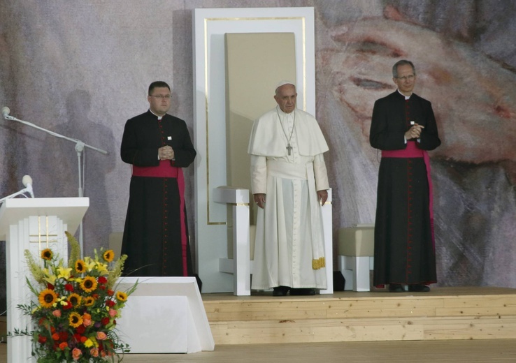 Młodzi zmierzają na Błonia na spotkanie z papieżem