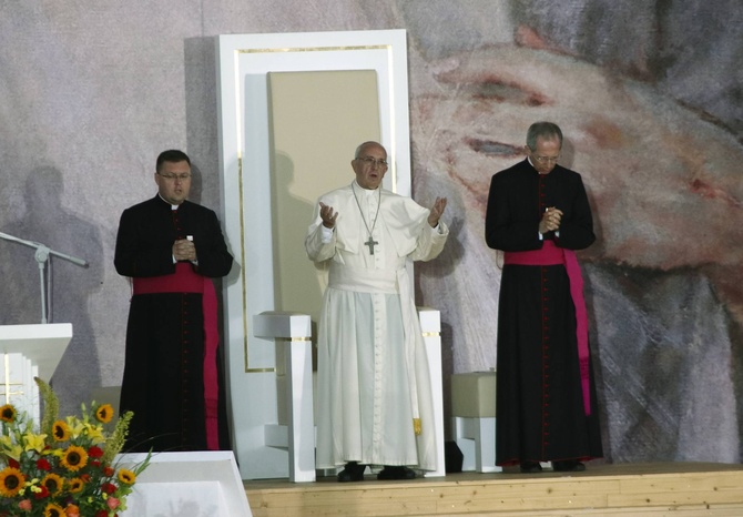 Młodzi zmierzają na Błonia na spotkanie z papieżem