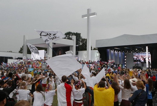 Młodzi zmierzają na Błonia na spotkanie z papieżem