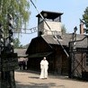 Papież przeszedł przez bramę "Arbeit Macht Frei"