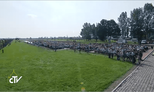 Papież w byłym obozie Auschwitz-Birkenau