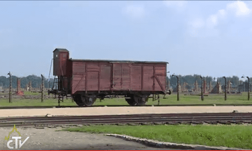 Papież w byłym obozie Auschwitz-Birkenau