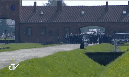Papież w byłym obozie Auschwitz-Birkenau