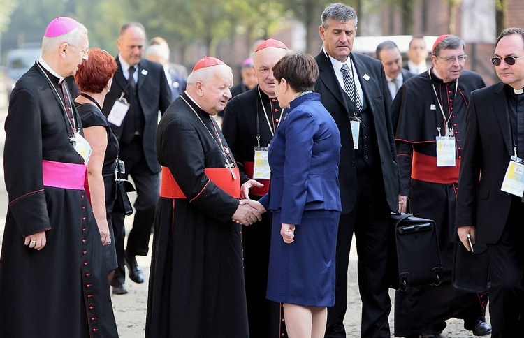 Papież w Auschwitz. Poruszające zdjęcia