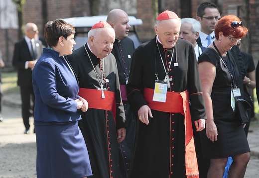 Papież w Auschwitz. Poruszające zdjęcia