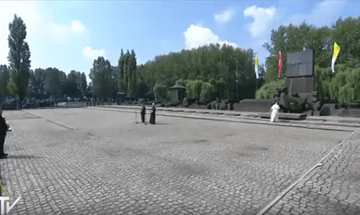 Papież w byłym obozie Auschwitz-Birkenau