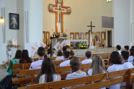 Bp Rudolf Pierskała z katechezą w Płazie