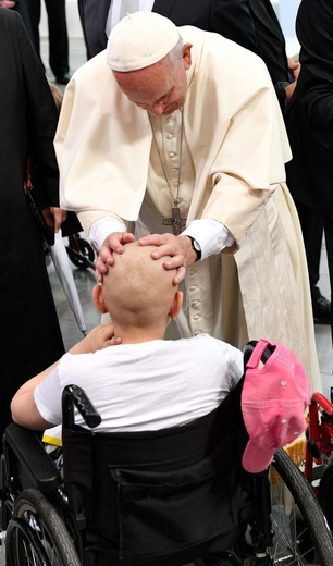 Poruszające spotkanie papieża z chorymi dziećmi