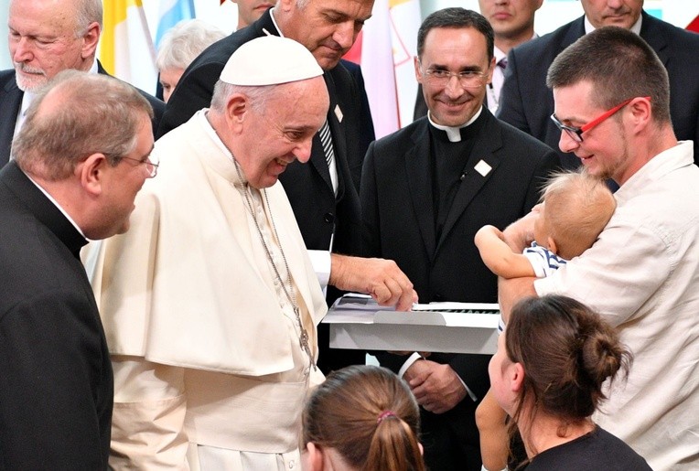 Poruszające spotkanie papieża z chorymi dziećmi