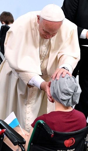 Poruszające spotkanie papieża z chorymi dziećmi