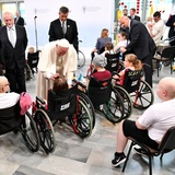 Poruszające spotkanie papieża z chorymi dziećmi