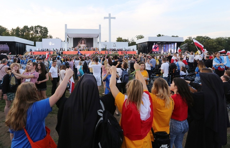 Droga Krzyżowa na Błoniach