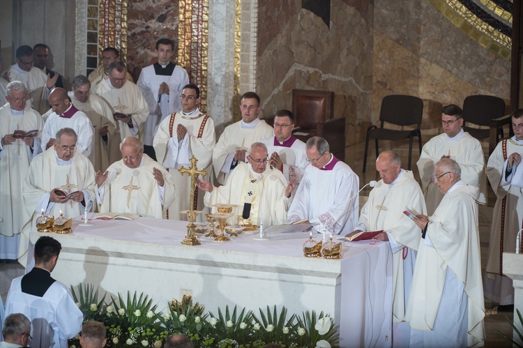 Papież w sanktuarium świętego Jana Pawła Wielkiego