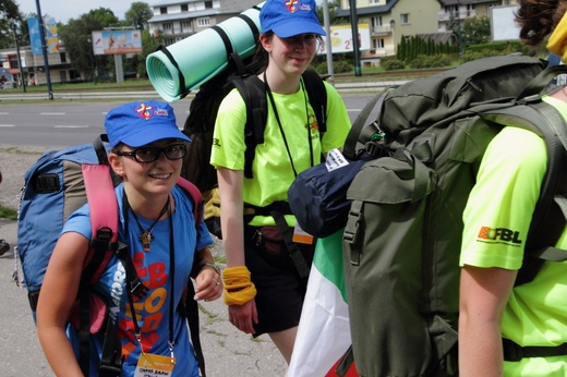 Pelgrzymi ŚDM idą na Brzegi