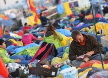 Campus Misericordiae. Pielgrzymi powoli się budzą