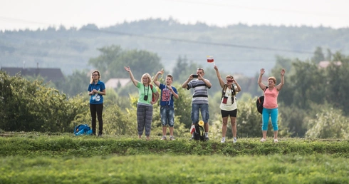 Papież jedzie na Mszę posłania