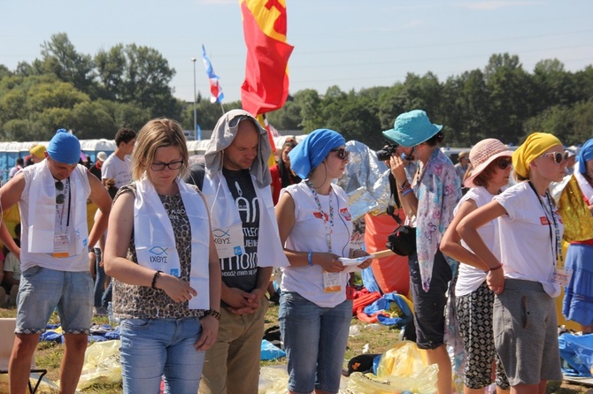 Młodzież z diecezji łowickiej na Mszy św. Posłania