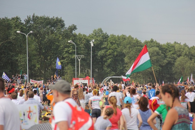 Młodzież z diecezji łowickiej na Mszy św. Posłania