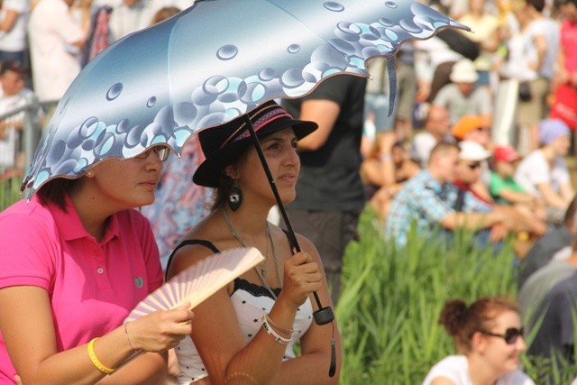 Franciszek posyła młodych