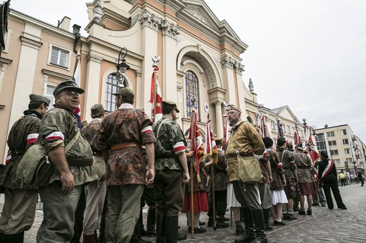 Uczcić poległych, spotkać się z żywymi