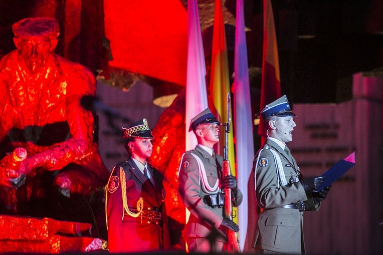 Uczcić poległych, spotkać się z żywymi