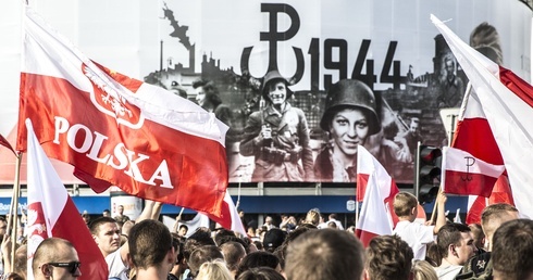 Warszawa stanęła w godzinę "W"