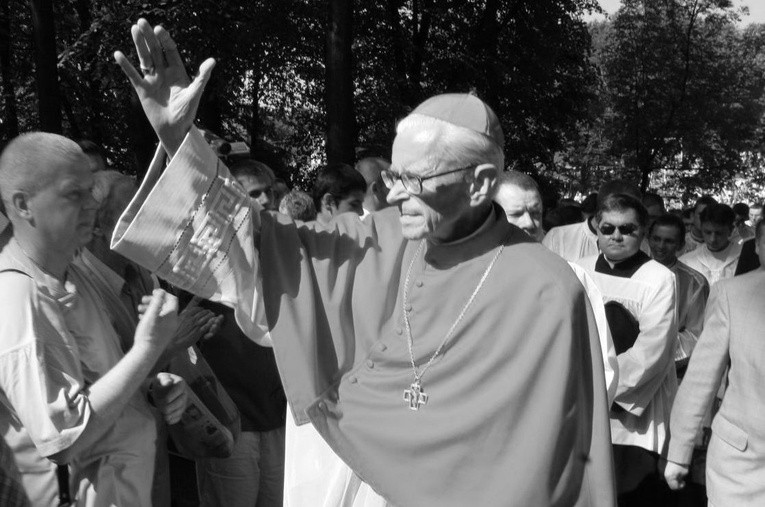 Śp. kard. Franciszek Macharski na pielgrzymce w Piekarach Śląskich w 2007 r.