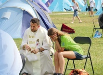	Nie mogło zabraknąć sakramentu pokuty w miasteczku namiotowym w Pobiedniku Wielkim k. Krakowa. 